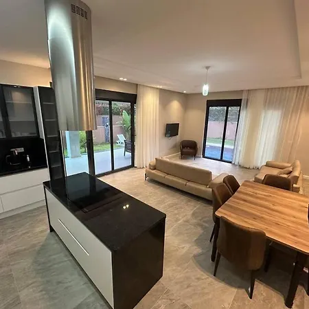 Ani Villa *